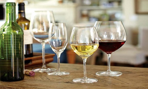 3)Gatti senza stelo Set bicchieri da vino partito