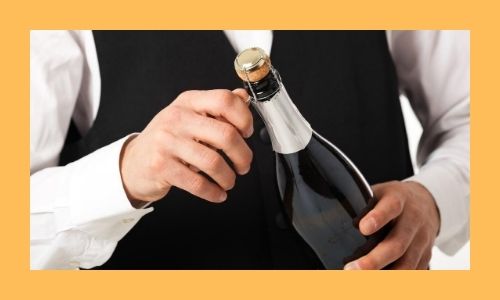 6) Una bottiglia di champagne