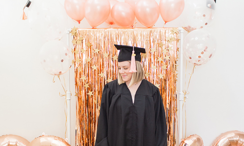 Festeggia la festa di laurea con i palloncini