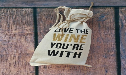 1)Ama il vino Sei con la borsa